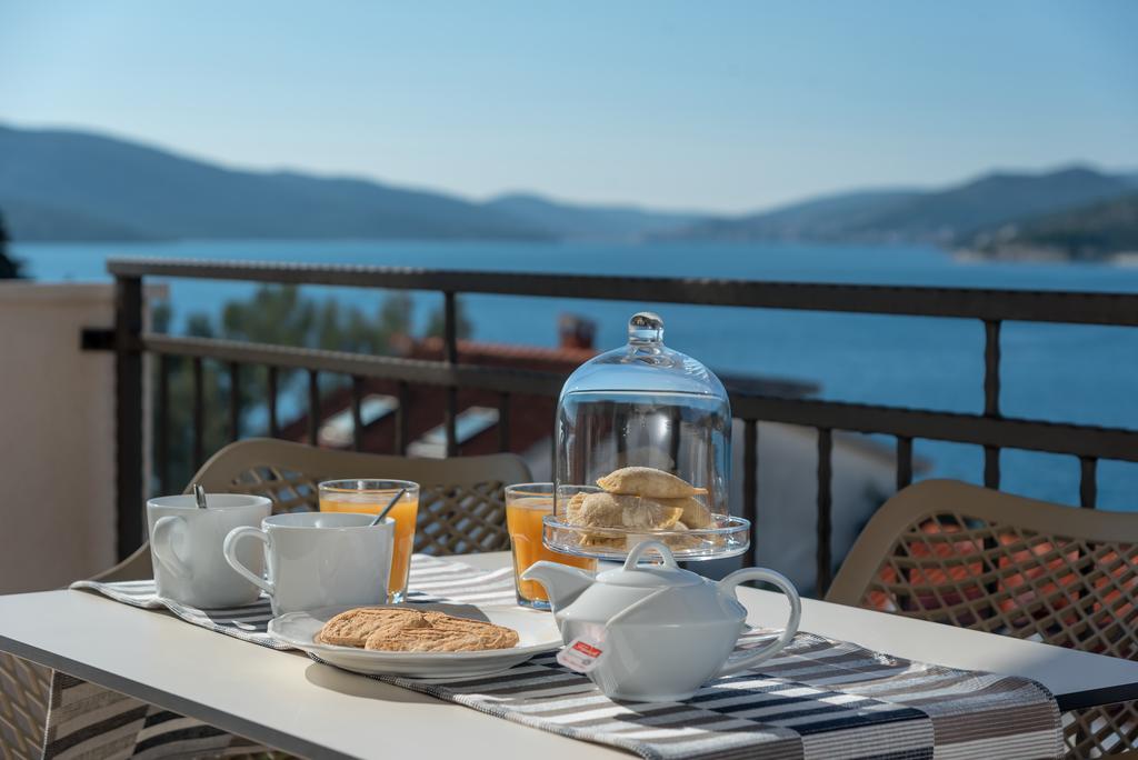 Arka Trogir Apartments - Seget Vranjica Exterior foto