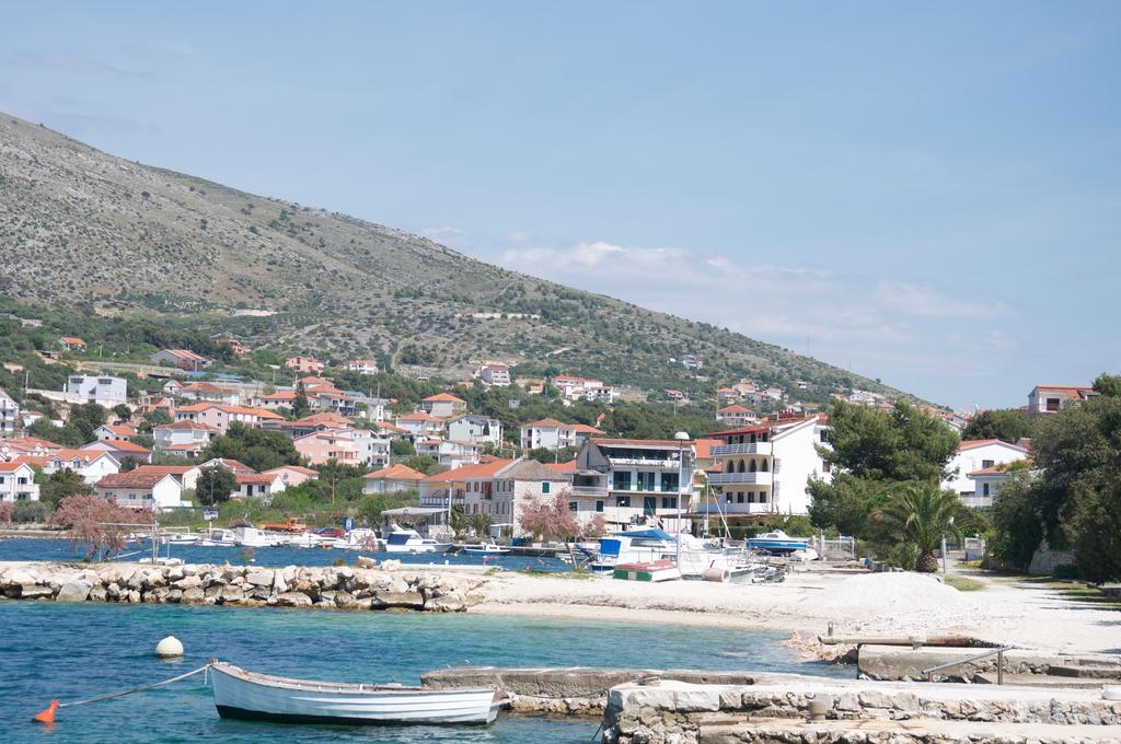 Arka Trogir Apartments - Seget Vranjica Exterior foto